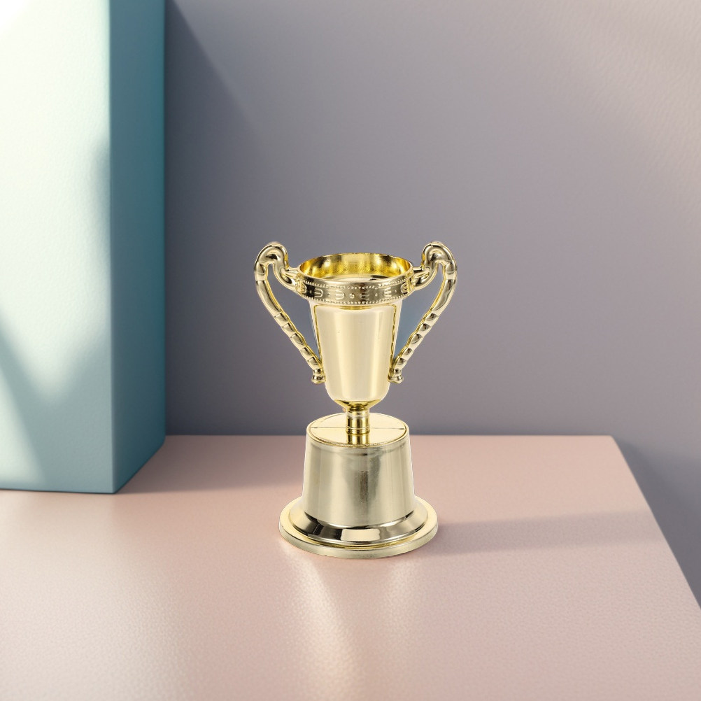 Photography Winner - 4Pcs Creative Shaped Small Plastic Trophy
